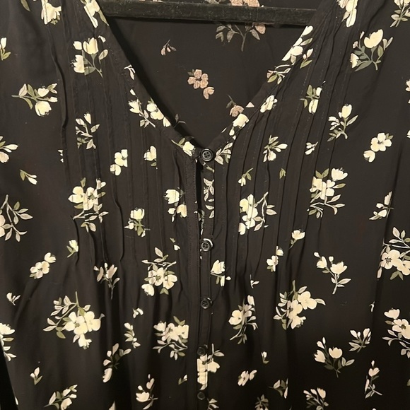 Old Navy Floral Shift Dress - Picture 2 of 7